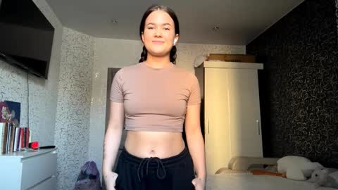 Snapshot of maryjanerowlett chatting on February 17, 2026, 8:11 am Lola online show from February 17, 2026, 8:11 am