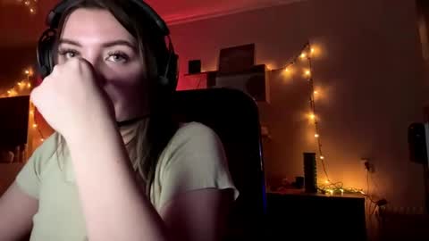 Annie online show from April 21, 2026, 6:12 pm