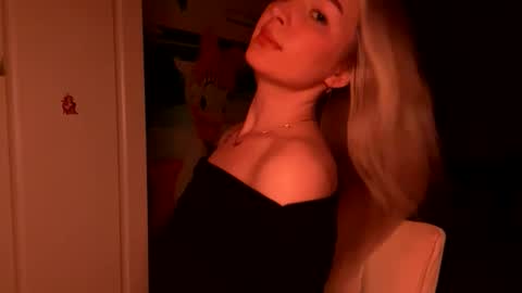 marysik34 online show from October 18, 2025, 8:09 pm