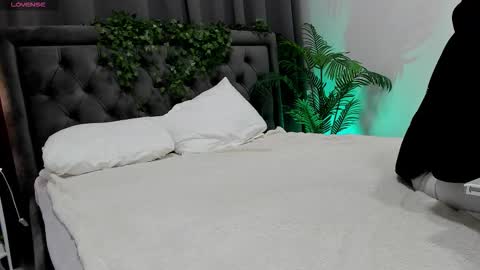 Luucy UTC1 Mon Tue Wed Thu Fri 0500-1130 online show from December 2, 2025, 3:56 am