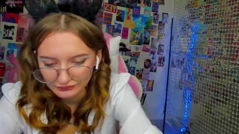 maryyy_may online show from September 30, 2025, 4:34 pm