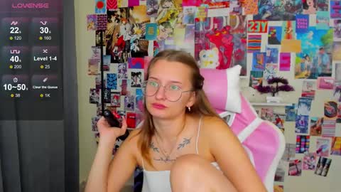 maryyy_may online show from October 8, 2025, 10:07 pm