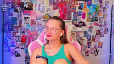 maryyy_may online show from October 18, 2025, 6:41 pm