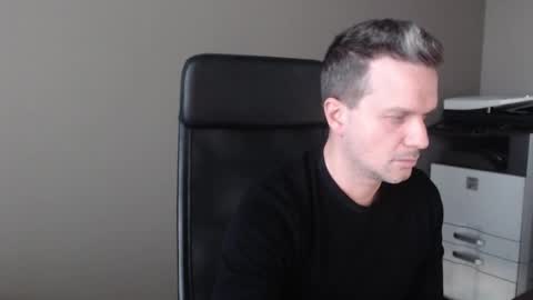 Snapshot of maschiodavide89 chatting on December 24, 2024, 1:28 pm David online show from December 24, 2024, 1:28 pm