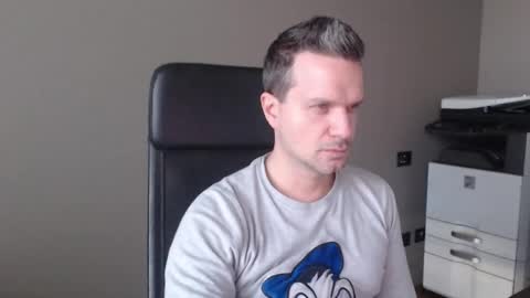 Snapshot of maschiodavide89 chatting on December 30, 2024, 10:32 am David online show from December 30, 2024, 10:32 am