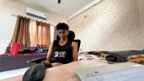 maskboyz2003 online show from November 1, 2025, 3:52 am