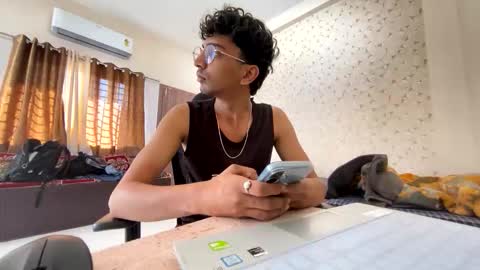 maskboyz2003 online show from November 5, 2025, 3:39 am