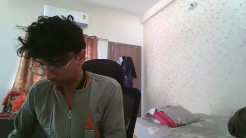 Mask Boy online show from November 24, 2025, 4:23 am