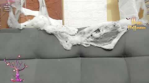 Scarlet  online show from October 30, 2025, 7:47 pm