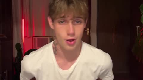 Snapshot of mason_gallagher chatting on November 15, 2025, 10:37 pm Mason online show from November 15, 2025, 10:37 pm