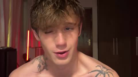 Snapshot of mason_gallagher chatting on December 17, 2025, 4:02 pm Mason online show from December 17, 2025, 4:02 pm