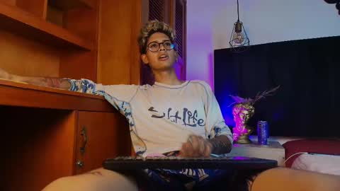 Snapshot of massimo_alessandro chatting on September 13, 2025, 5:18 am   online show from September 13, 2025, 5:18 am