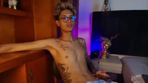 Snapshot of massimo_alessandro chatting on September 17, 2025, 5:09 am   online show from September 17, 2025, 5:09 am