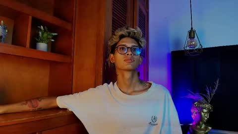 Snapshot of massimo_alessandro chatting on September 25, 2025, 4:27 am   online show from September 25, 2025, 4:27 am