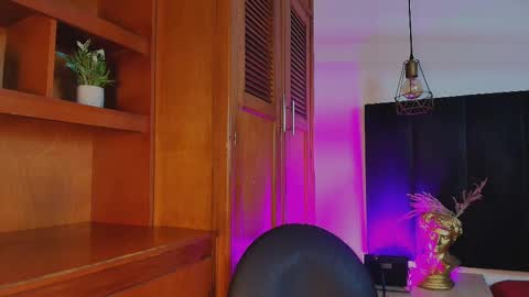 Snapshot of massimo_alessandro chatting on October 9, 2025, 5:05 am   online show from October 9, 2025, 5:05 am