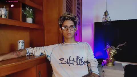 Snapshot of massimo_alessandro chatting on October 12, 2025, 5:17 am   online show from October 12, 2025, 5:17 am