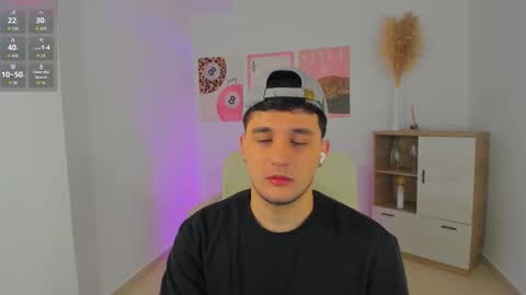 Snapshot of massimo_fiore chatting on February 13, 2026, 9:44 pm Massimo online show from February 13, 2026, 9:44 pm