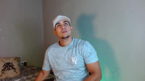 massimo_vidal online show from November 7, 2025, 4:01 am