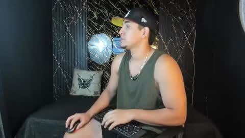 massimo_vidal online show from February 18, 2026, 2:35 pm