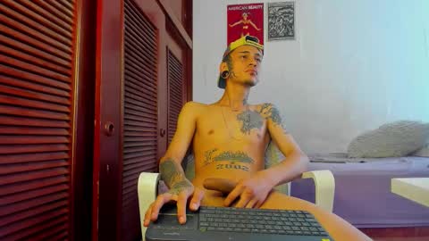 Snapshot of master_chief16xxx chatting on October 29, 2025, 2:30 pm nicolas online show from October 29, 2025, 2:30 pm