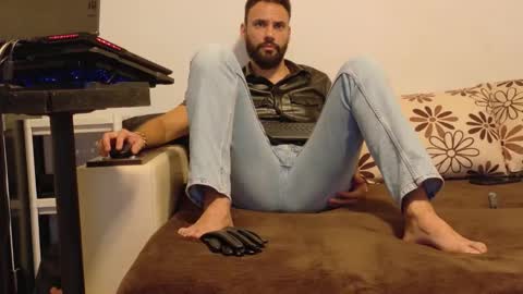 Snapshot of master_roberto333 chatting on October 31, 2025, 8:21 pm SIR online show from October 31, 2025, 8:21 pm