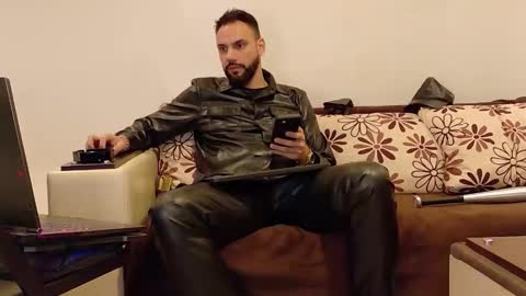 Snapshot of master_roberto333 chatting on November 14, 2025, 5:22 pm SIR online show from November 14, 2025, 5:22 pm