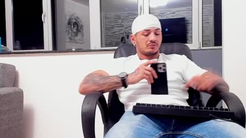 Snapshot of masterchris12 chatting on December 11, 2024, 12:12 am masterchris12 online show from December 11, 2024, 12:12 am