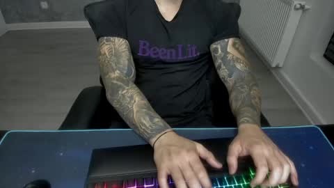 masterkingmuscle online show from January 3, 2025, 8:43 pm