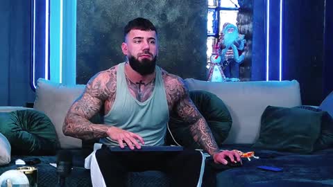 masterkingofmuscle online show from December 11, 2024, 8:47 am