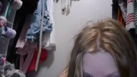 Snapshot of mastersquirter98 chatting on November 9, 2025, 1:09 pm alex online show from November 9, 2025, 1:09 pm