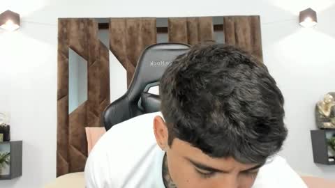 mateo_dilucajs1 online show from September 25, 2025, 8:01 pm