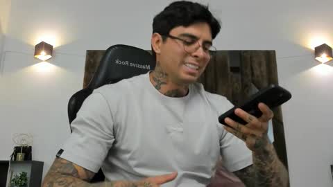 mateo_dilucajs1 online show from October 19, 2025, 8:09 pm