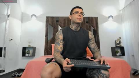 mateo_dilucajs1 online show from November 17, 2025, 10:10 am