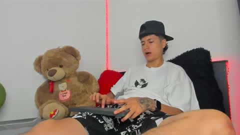 Snapshot of mateo_escobar chatting on October 25, 2025, 8:22 am mateo_escobar online show from October 25, 2025, 8:22 am