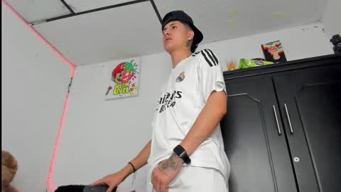 Snapshot of mateo_escobar chatting on November 4, 2025, 5:06 am mateo_escobar online show from November 4, 2025, 5:06 am