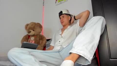 Snapshot of mateo_escobar chatting on November 13, 2025, 11:25 pm mateo_escobar online show from November 13, 2025, 11:25 pm