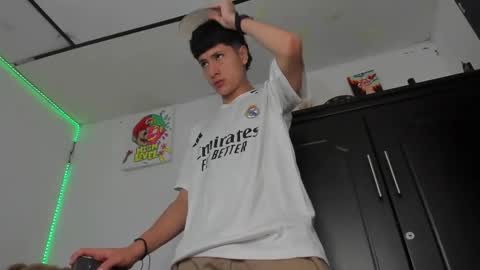 Snapshot of mateo_escobar chatting on November 19, 2025, 9:37 pm mateo_escobar online show from November 19, 2025, 9:37 pm