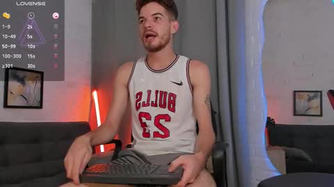 Snapshot of mateo_hunter chatting on November 9, 2025, 4:33 am MATEO HUNTER online show from November 9, 2025, 4:33 am