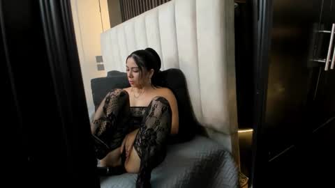 mathilda_liz online show from April 18, 2026, 1:37 pm
