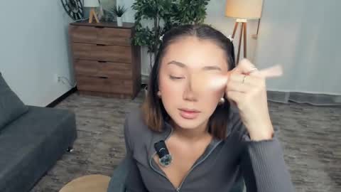 Kate online show from November 17, 2025, 11:05 am