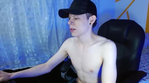 Snapshot of matthewboy_ chatting on December 19, 2024, 7:29 am MatthewBoy online show from December 19, 2024, 7:29 am