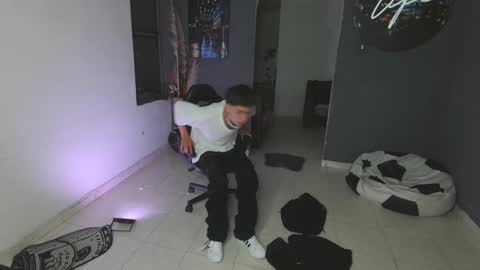 mattias     online show from February 6, 2025, 2:44 am