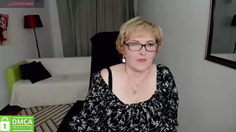 Snapshot of mature_blonde7 chatting on December 21, 2024, 5:18 pm Lana online show from December 21, 2024, 5:18 pm