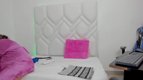 Snapshot of mature_hard_ chatting on January 21, 2025, 2:43 am ISABEL online show from January 21, 2025, 2:43 am