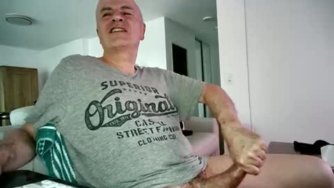 maturehotman online show from May 19, 2026, 6:36 pm