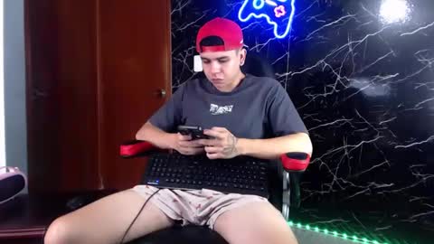 Snapshot of maty_hard chatting on December 8, 2024, 3:45 pm Matias online show from December 8, 2024, 3:45 pm