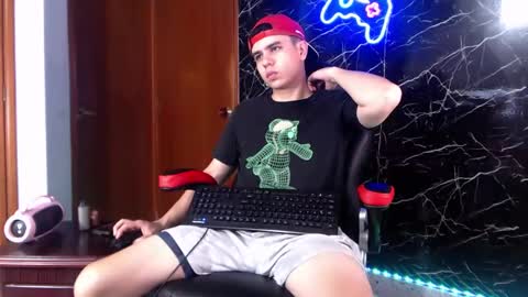 Snapshot of maty_hard chatting on December 10, 2024, 7:22 pm Matias online show from December 10, 2024, 7:22 pm