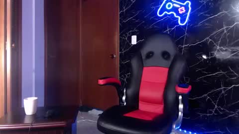 Snapshot of maty_hard chatting on January 8, 2025, 9:53 am Matias online show from January 8, 2025, 9:53 am