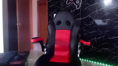 Snapshot of maty_hard chatting on January 17, 2025, 3:32 pm Matias online show from January 17, 2025, 3:32 pm