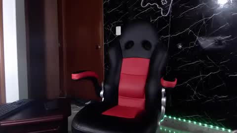 Snapshot of maty_hard chatting on January 22, 2025, 10:07 am Matias online show from January 22, 2025, 10:07 am